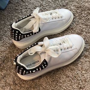 Steve Madden Eiris Sneakers Sz 6 